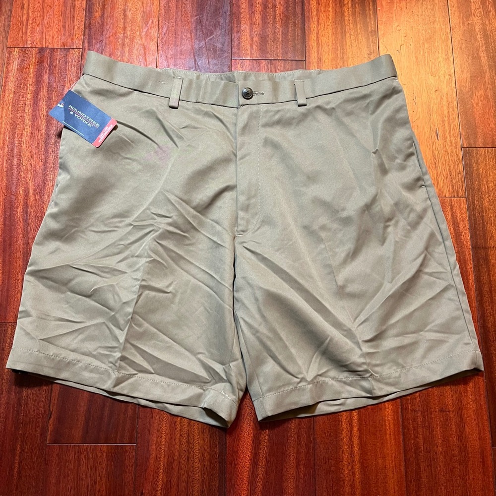 Roundtree & Yorke Shorts Mens 40 Microfiber Performance Wrinkle Resistant Khaki